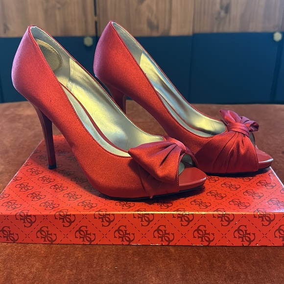 Guess Red Satin Peep Toe Pumps - Picture 2 of 10